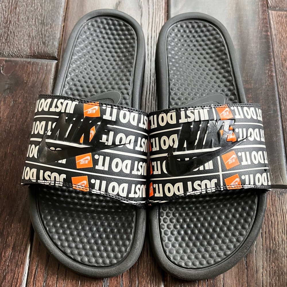 Nike Men’s Size 9 Slides